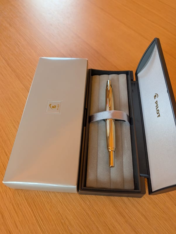 Pilot x Itoya 2024 Striped Gold Capless Pen with medium nib