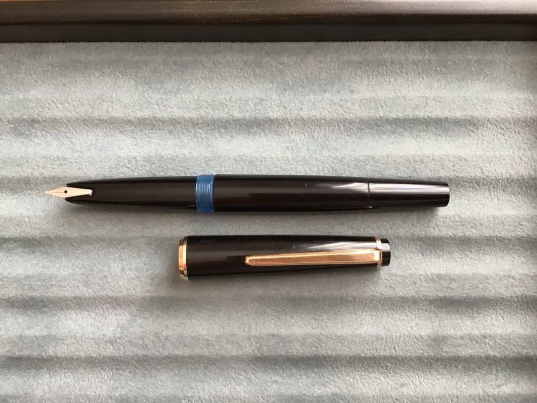 Vintage 1960's Montblanc 31 fountain pen - Black/GT - steel M