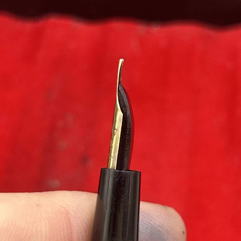 Waterman 22 Taper Cap Chased Hard Rubber Fountain Pen-14K Medium Flex NIB