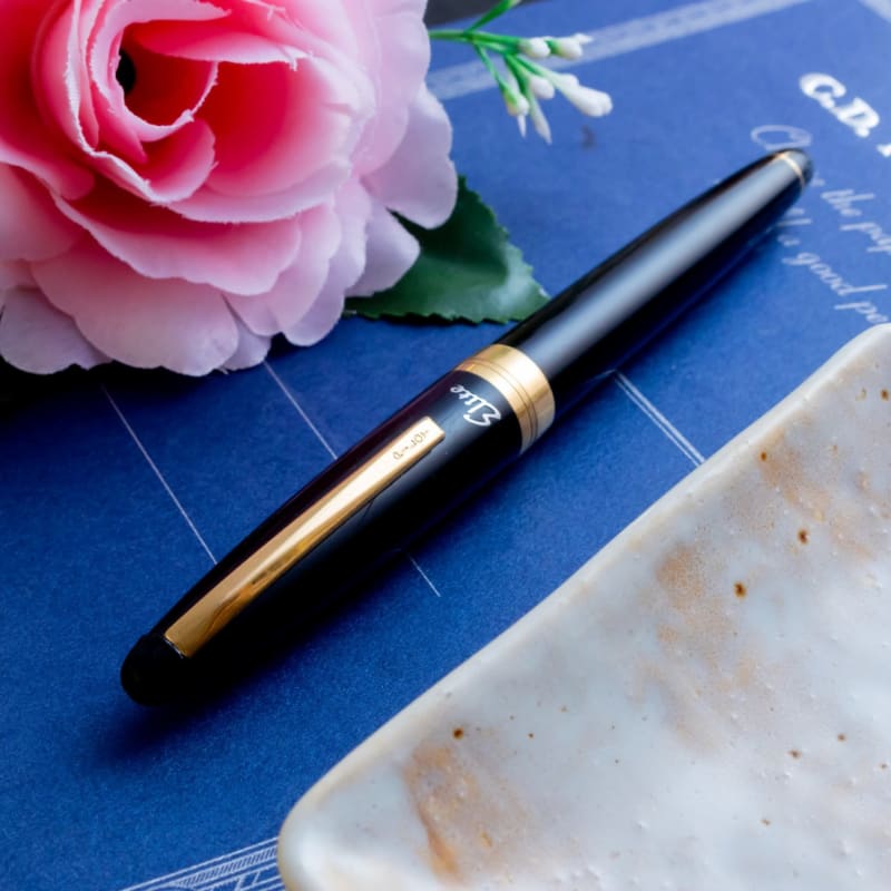 Vintage Custom 1970s Pilot Long Body Black 18K JIS Gold Nib Fountain Pen