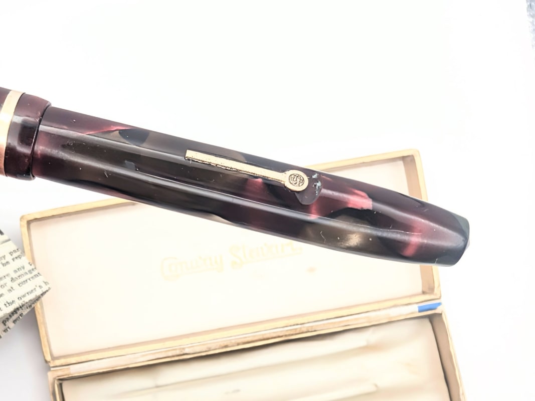 Vintage Conway Stewart Dinkie 550 Fountain Pen – Marbled Plum Celluloid & 14k Gold Nib (Boxed)