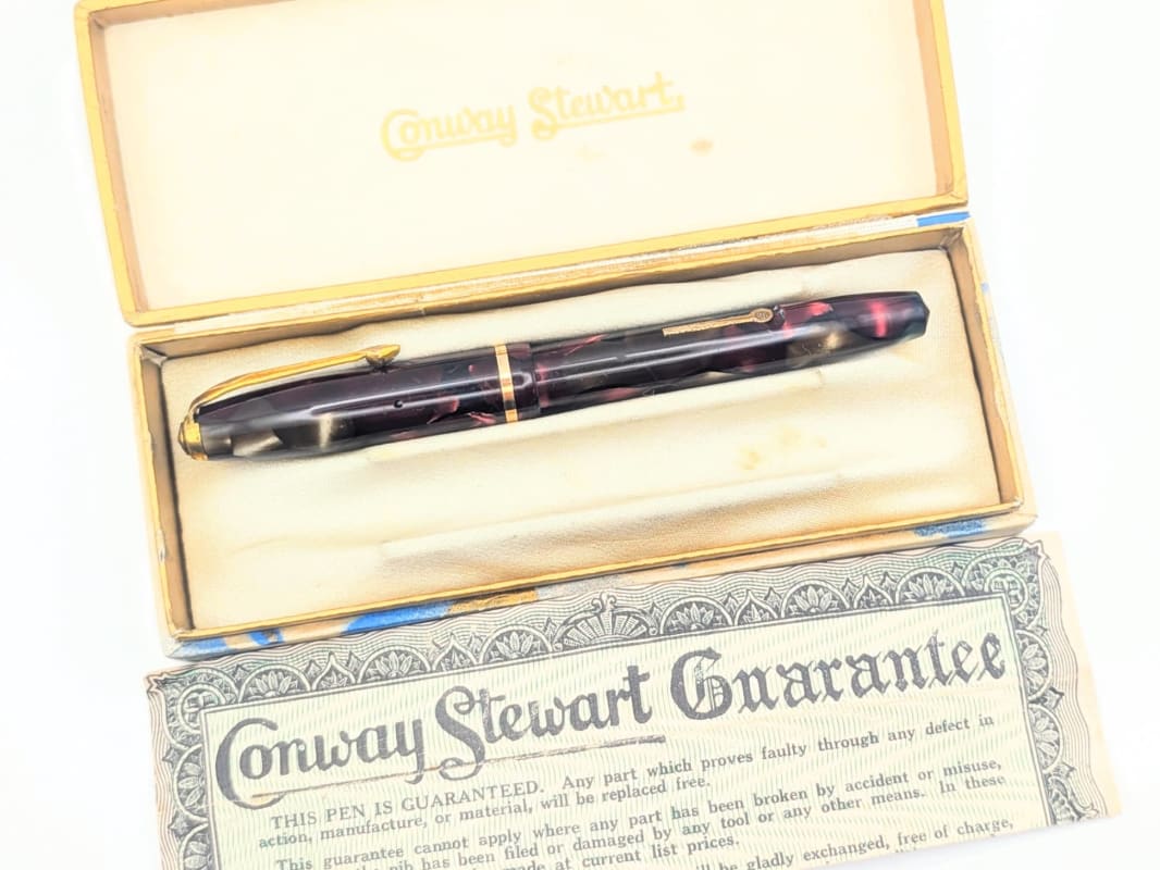 Vintage Conway Stewart Dinkie 550 Fountain Pen – Marbled Plum Celluloid & 14k Gold Nib (Boxed)