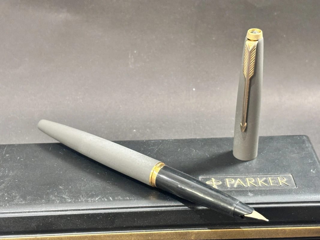 NOS Parker 45 Fountain Pen Rare Light Grey Lacquered Argentina (Bfp696)