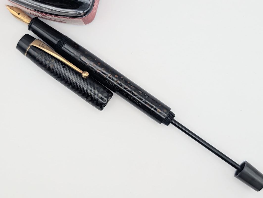 Grail Tier Vintage Onoto "The Pen" 5600 – Transparent Amber Mesh – Fully Restored Plunger Filler – 14K Gold De La Rue Nib – With Box (c. 1938-1939)