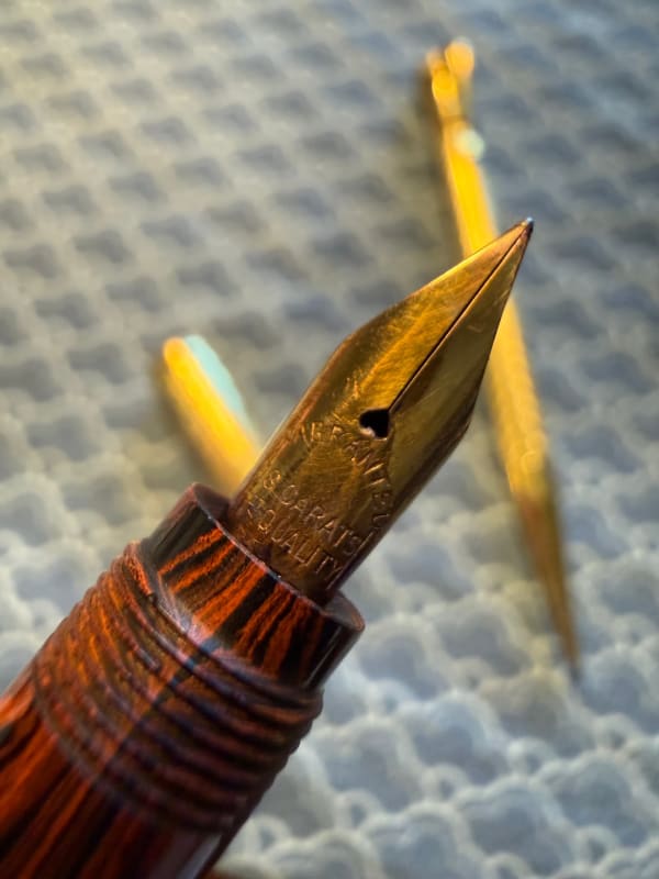 Unic Safety Boxed Pen & Pencil Set, Mottled Gold 'Checkerboard' Overlay, #2 18ct Warranted Nib