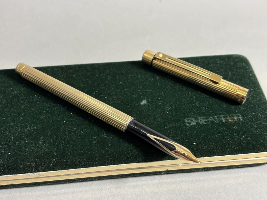 Sheaffer Targa Slim Gold Lines Pattern - Gold Nib - Cased (Bfp479)