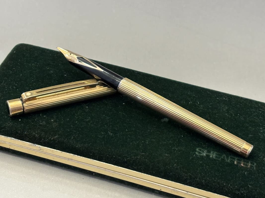 Sheaffer Targa Slim Gold Lines Pattern - Gold Nib - Cased (Bfp479)