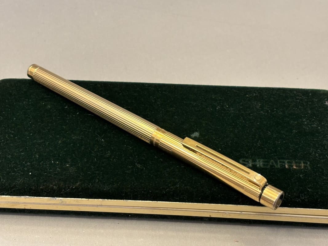 Sheaffer Targa Slim Gold Lines Pattern - Gold Nib - Cased (Bfp479)