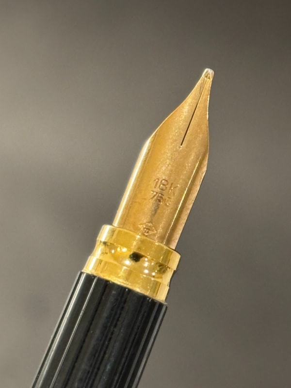 Waterman Executive Fountain Pen Red Marble Chinese Lacque 18K Nib - New (Bfp685)