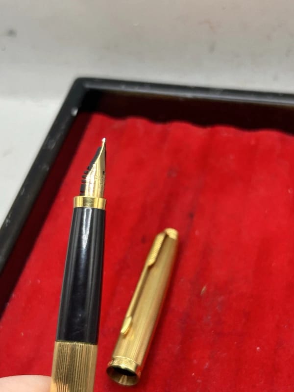 Parker 35 Gold Plated Milleraies Fountain Pen - 18K Medium NIB