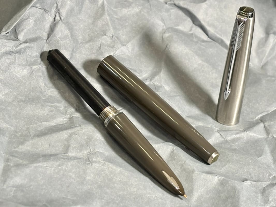 Parker 61 Fountain Pen Grey - Made in England - F gold nib- Restored (BFP619)