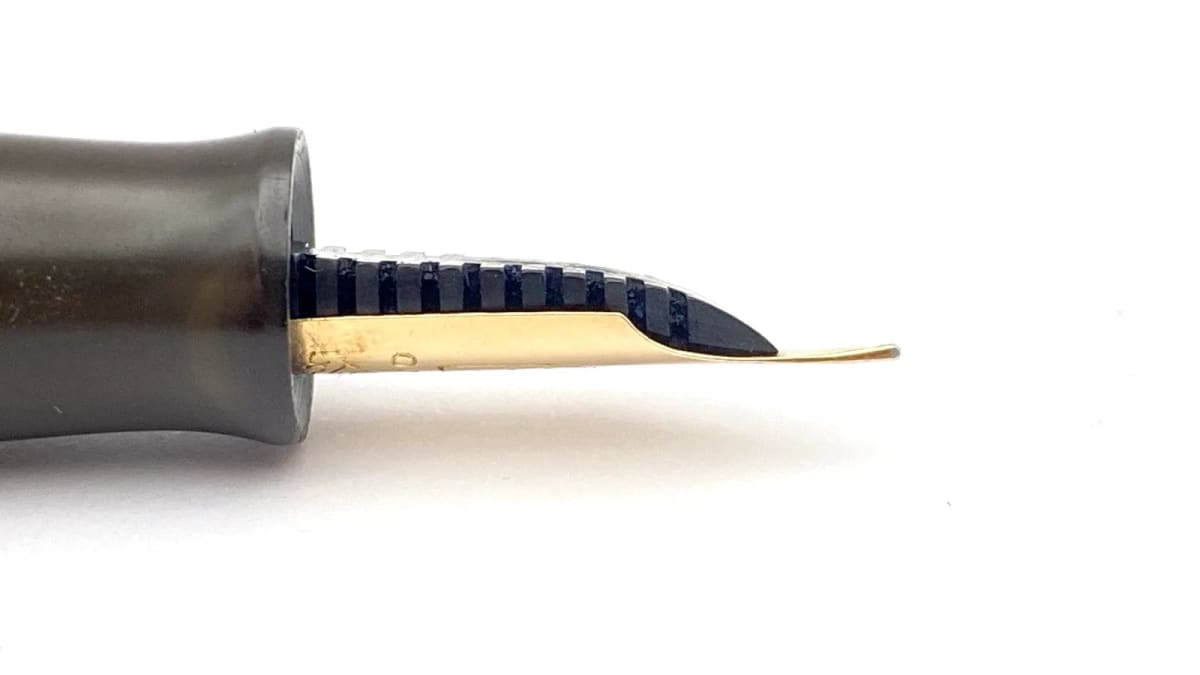 Vintage Large Omas Extra Lucens Fountain Pen Black Flexible 14K Gold Fine NIB