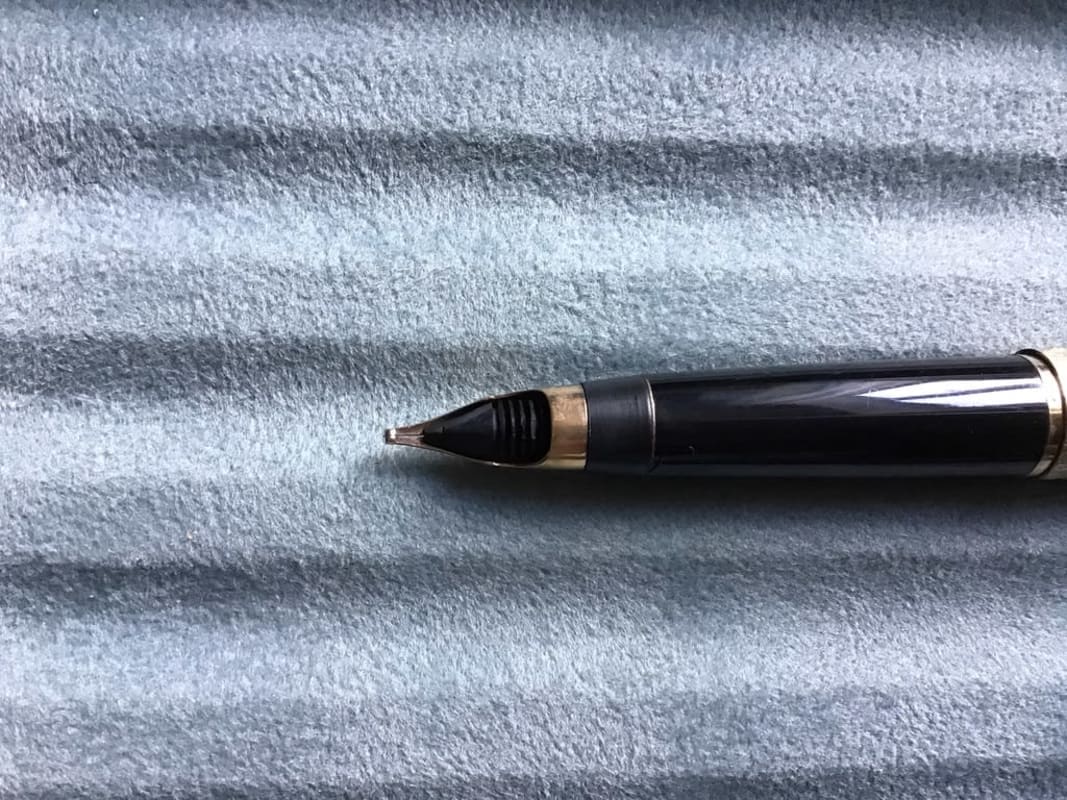 Vintage Sheaffer Stylist Fountain Pen - gold bark effect finish 14k B/stub? nib