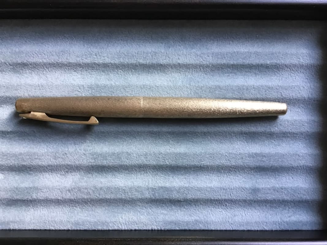 Vintage Sheaffer Stylist Fountain Pen - gold bark effect finish 14k B/stub? nib