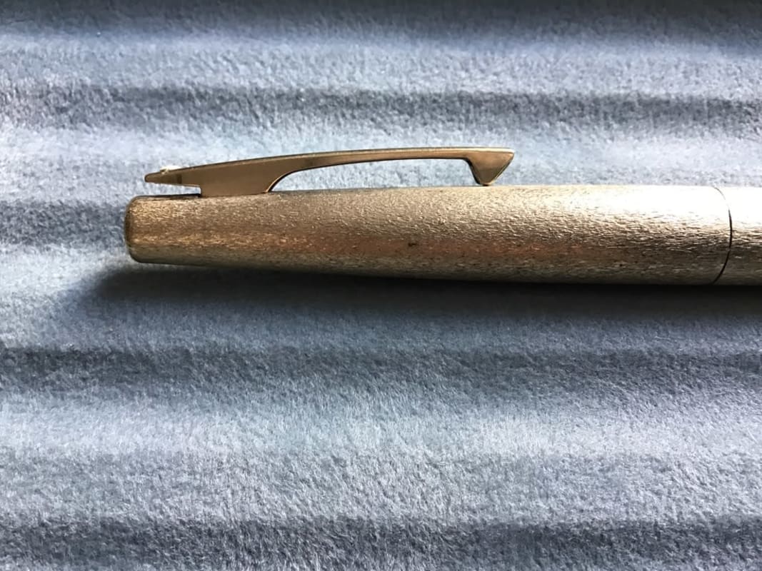 Vintage Sheaffer Stylist Fountain Pen - gold bark effect finish 14k B/stub? nib