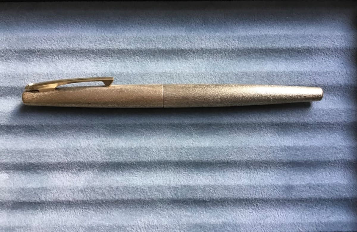 Vintage Sheaffer Stylist Fountain Pen - gold bark effect finish 14k B/stub? nib