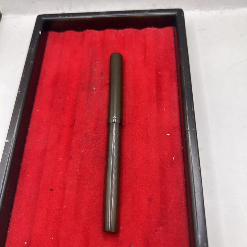 Vintage Waterman 12 Fountain Pen In Black Flexible 14K Gold Medium NIB USA