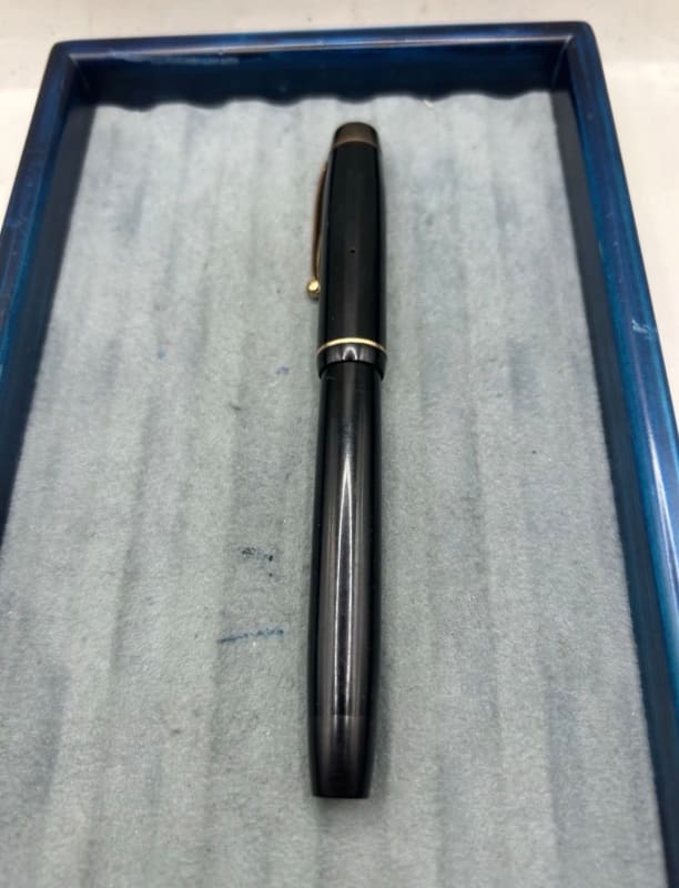 LOVELY VINTAGE PARKER VICTORY MK1, BUTTON-FILL, BLACK 14K SEMI-FLEX  BROAD ENG