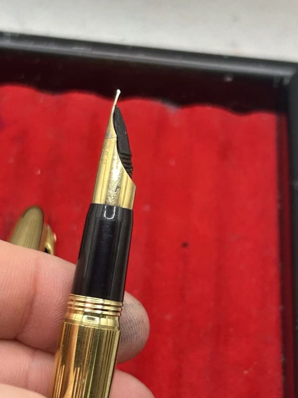 Sheaffer Crest 590 Gold Plated 18K Gold Nib Fountain Pen