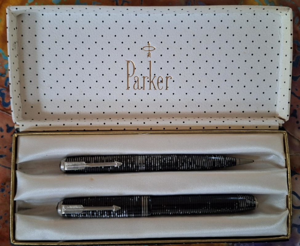 Parker Vacumatic Double Jewel Junior Laminated Grey Pearl Fountain Pen and matching Pencil