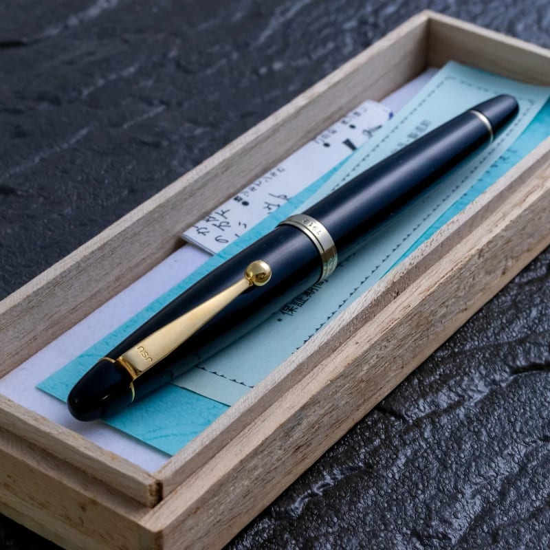 Ohashido Urushi Black Ebonite Nagahara 14K M Nib Fountain Pen