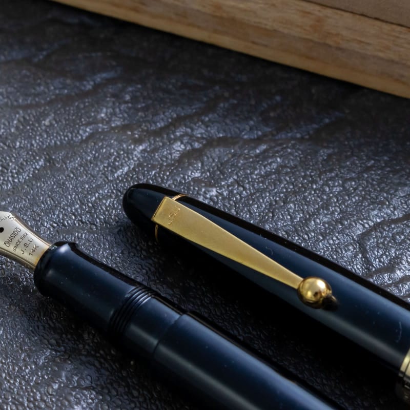 Ohashido Urushi Black Ebonite Nagahara 14K M Nib Fountain Pen