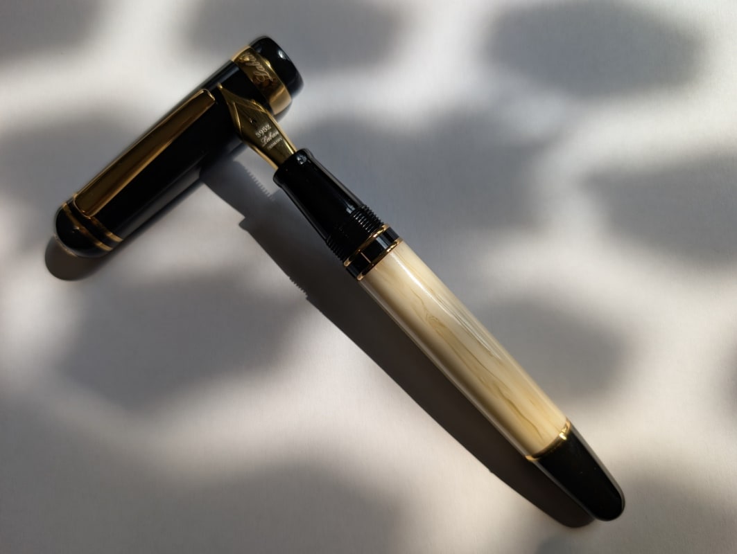 MINT [A1] Laban 325 Cambridge – Black & Ivory (Stainless Steel M Nib)