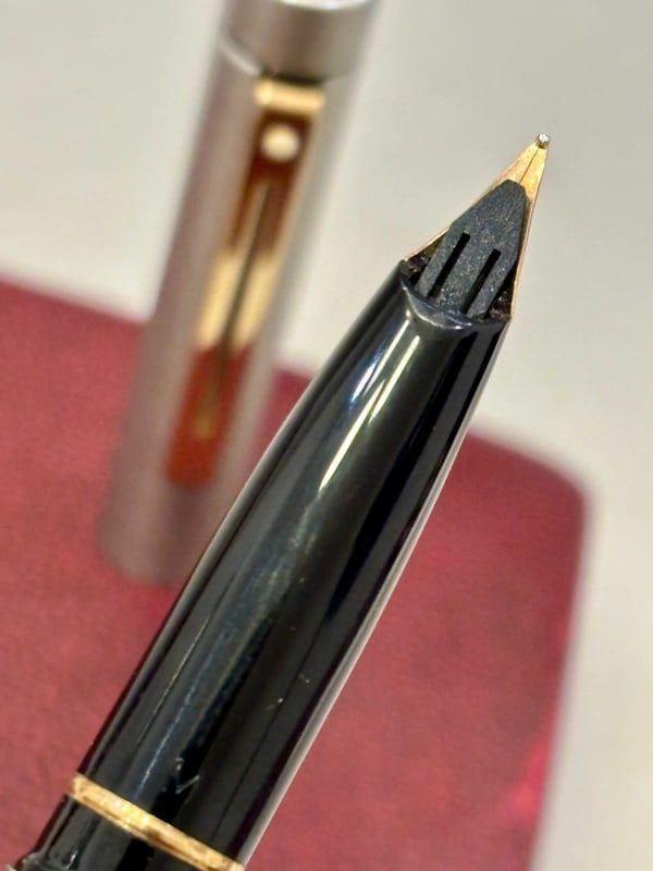 Sheaffer Targa Brushed Stainless Gold Trim 14K M Nib Fountain Pen NOS (Bfp536)