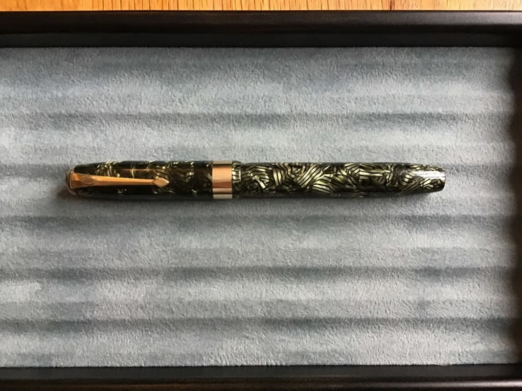 Vintage Conway Stewart 27 fountain pen - green hatched/GT - 14k nib