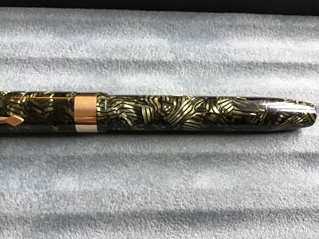 Vintage Conway Stewart 27 fountain pen - green hatched/GT - 14k nib