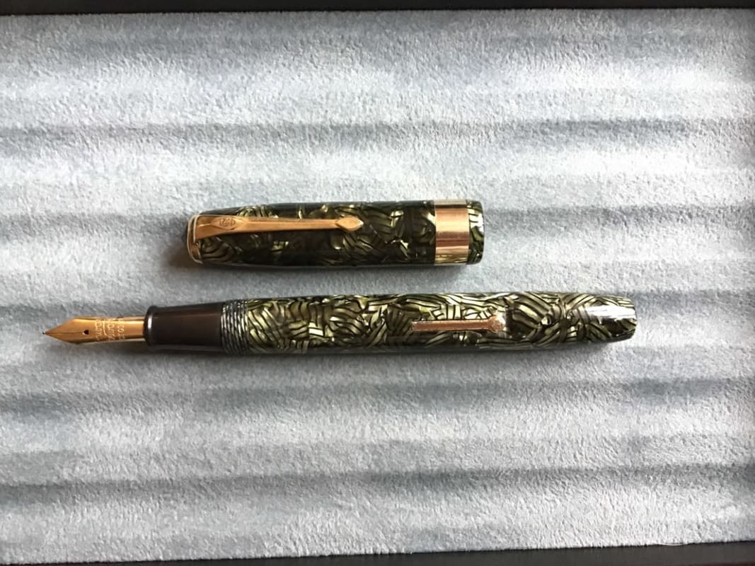Vintage Conway Stewart 27 fountain pen - green hatched/GT - 14k nib