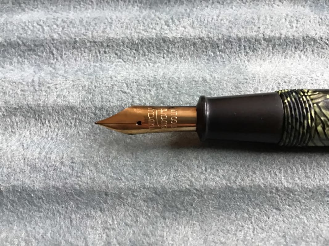 Vintage Conway Stewart 27 fountain pen - green hatched/GT - 14k nib