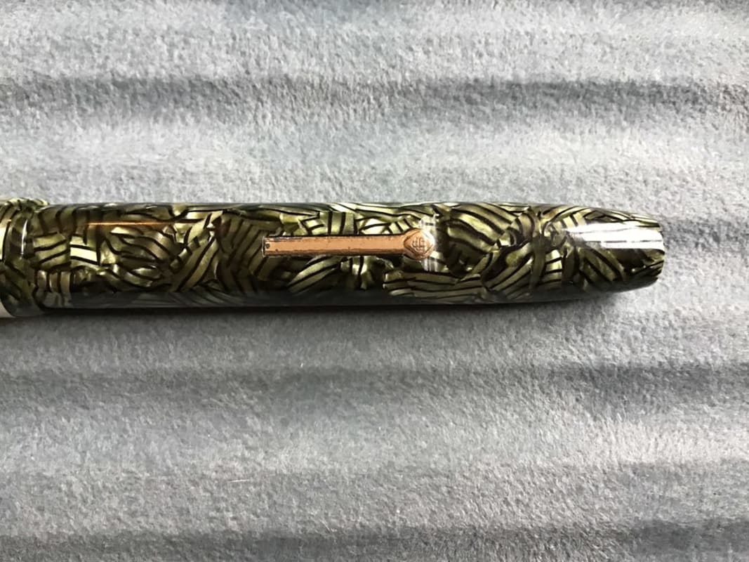 Vintage Conway Stewart 27 fountain pen - green hatched/GT - 14k nib