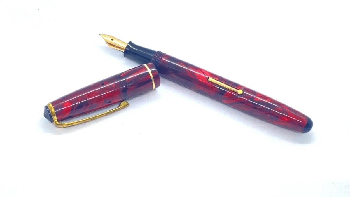 Vintage Onoto Junior Fountain Pen And Pencil Set In Bright Red 14K Medium NIB