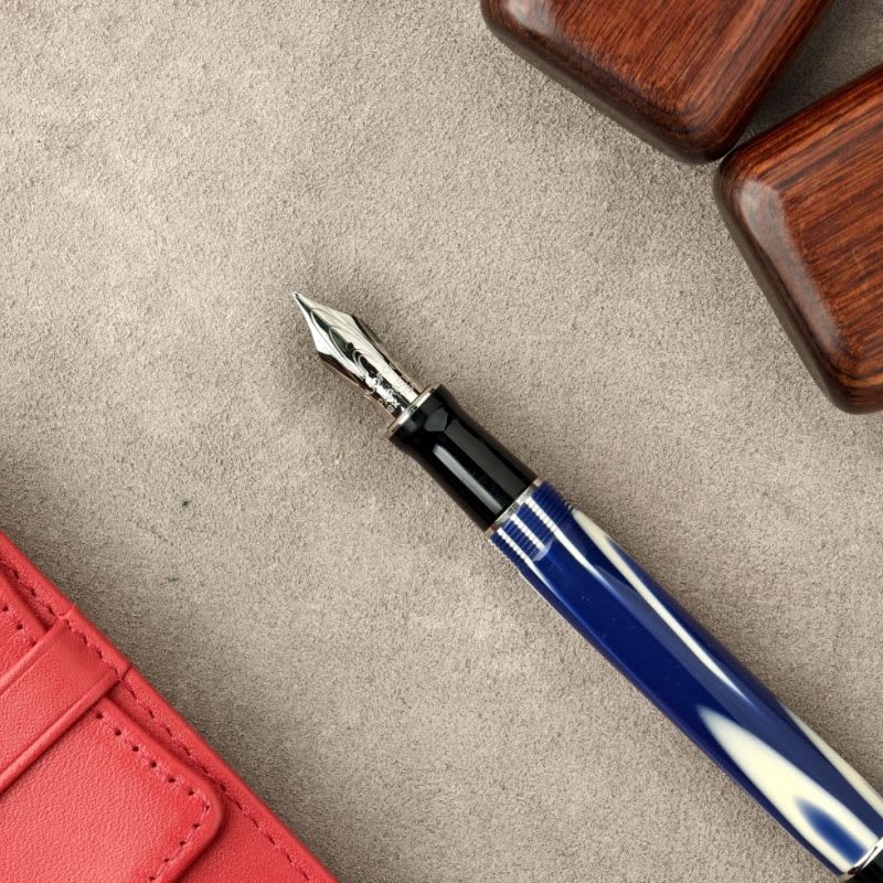Parker Duofold Limited Edition True Blue Fountain Pen 18K Medium