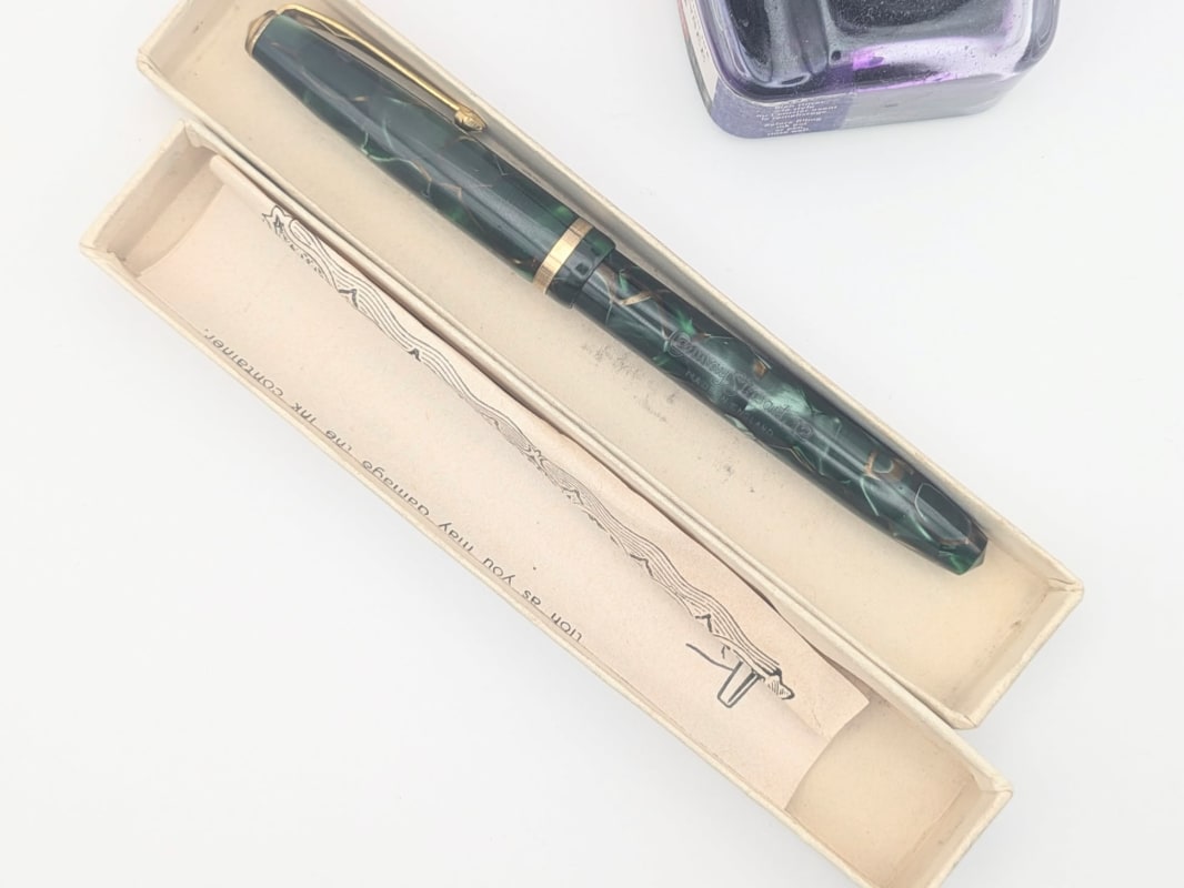 Stunning fully restored vintage Conway Stewart 12 lever-filler fountain pen in original box (Green/Bronze Swirled Celluloid)