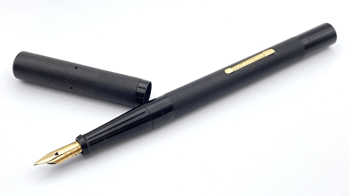Vintage Onoto 7200 Fountain Pen In Black Chased Semi Flexible 14K Gold Fine NIB
