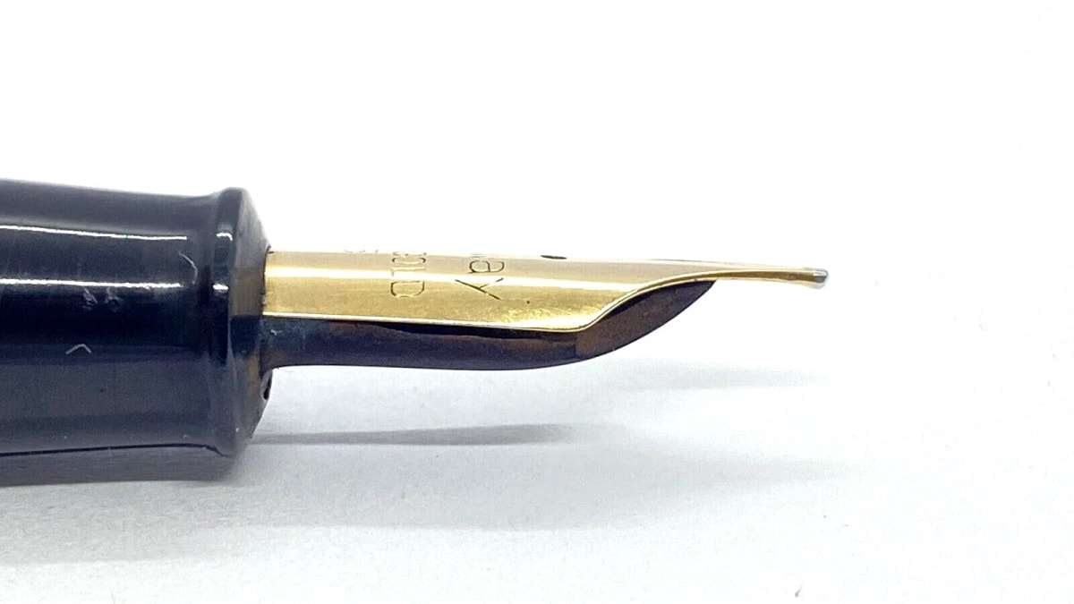 Vintage Conway Stewart No 28 Fountain Pen In Red Herringbone 14K Gold Medium NIB