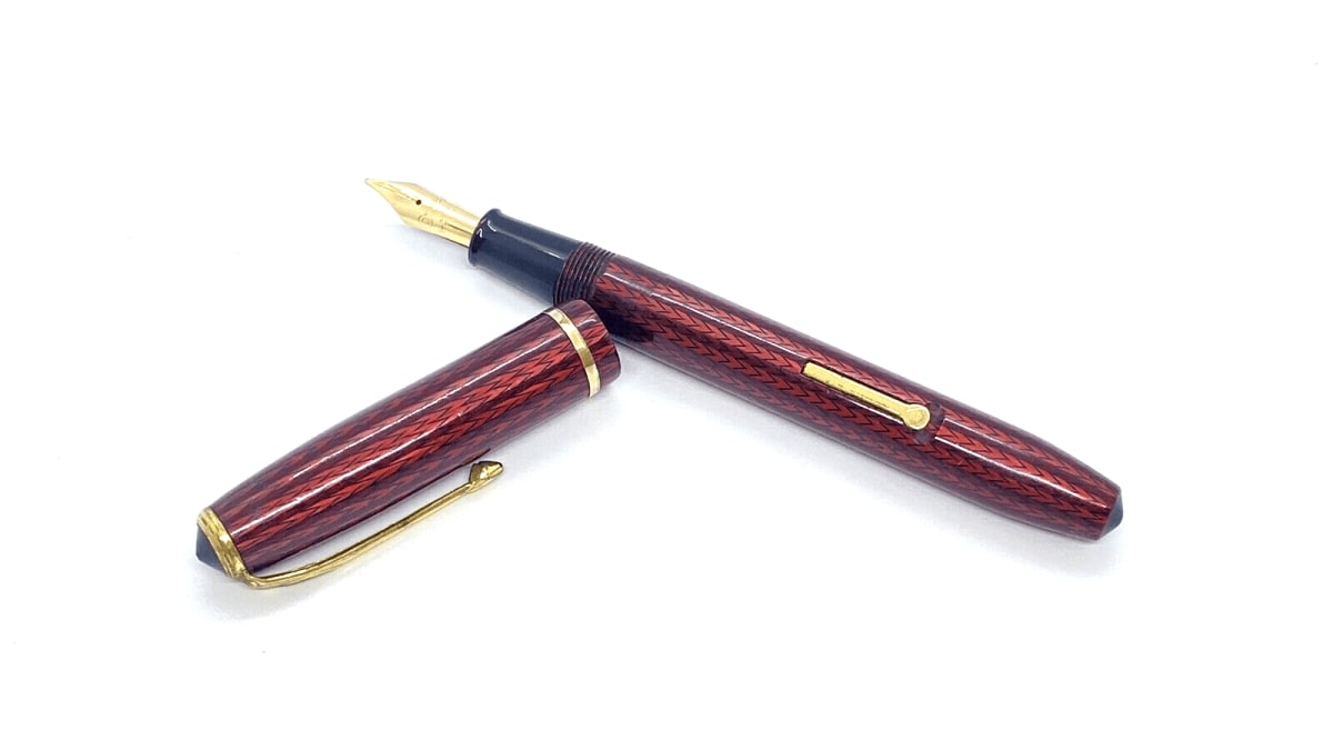 Vintage Conway Stewart No 28 Fountain Pen In Red Herringbone 14K Gold Medium NIB