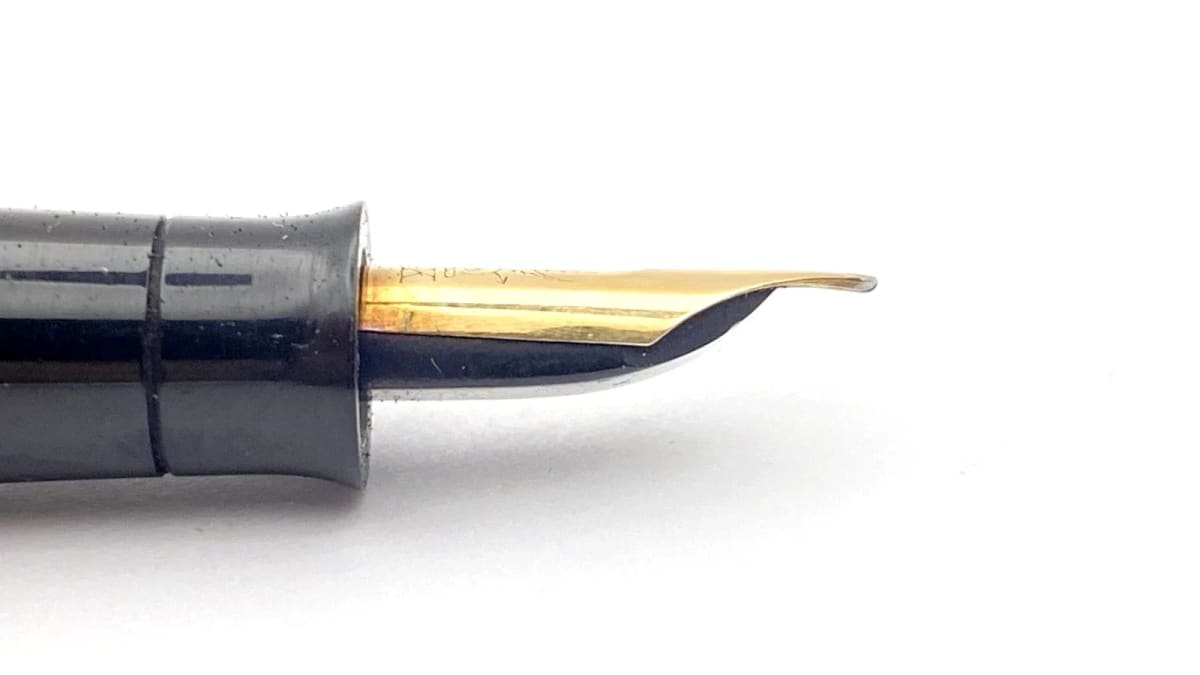 Vintage Altura No 752 Fountain Pen In Black Springy 14K Gold Medium NIB England