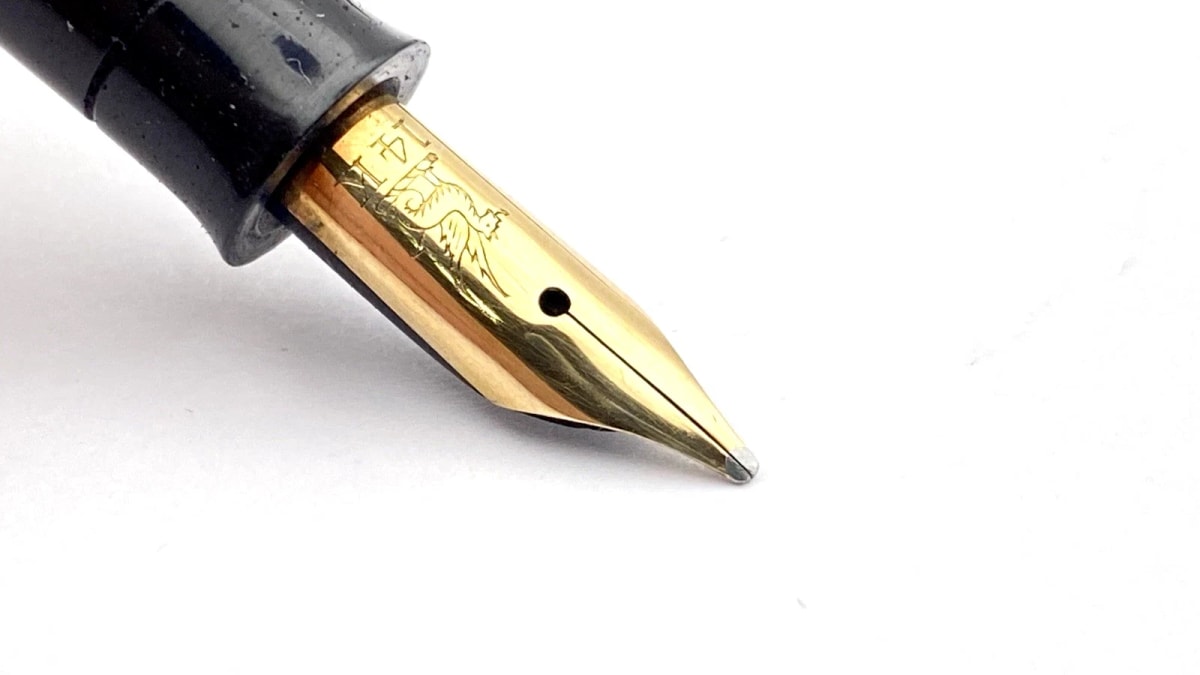 Vintage Altura No 752 Fountain Pen In Black Springy 14K Gold Medium NIB England