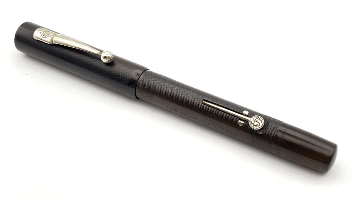 Vintage Walkergate Fountain Pen In Black Chased Hard Rubber 14K Gold Medium Nib