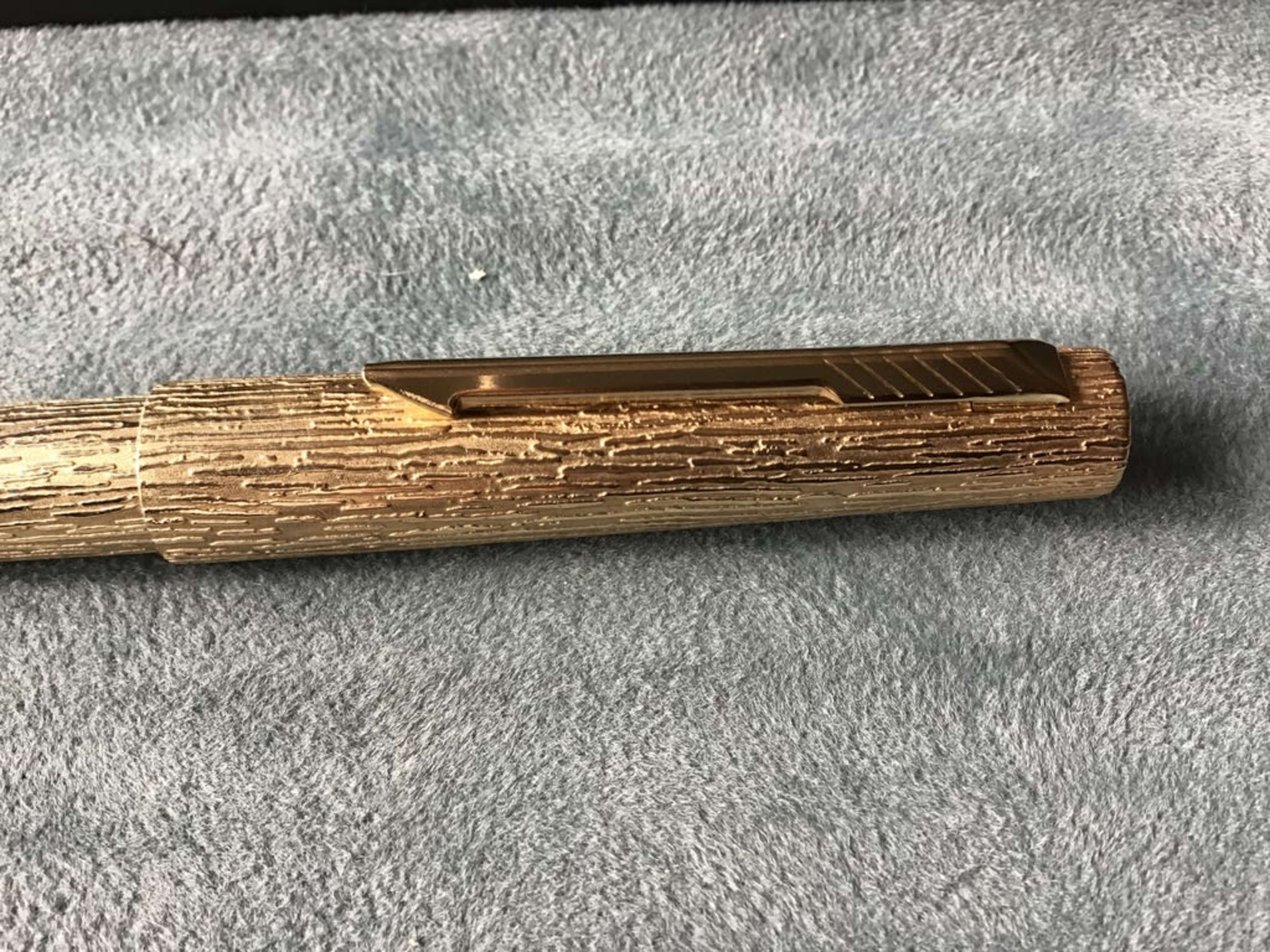 Uncommon Parker 105 "Bark finish" Fountain pen