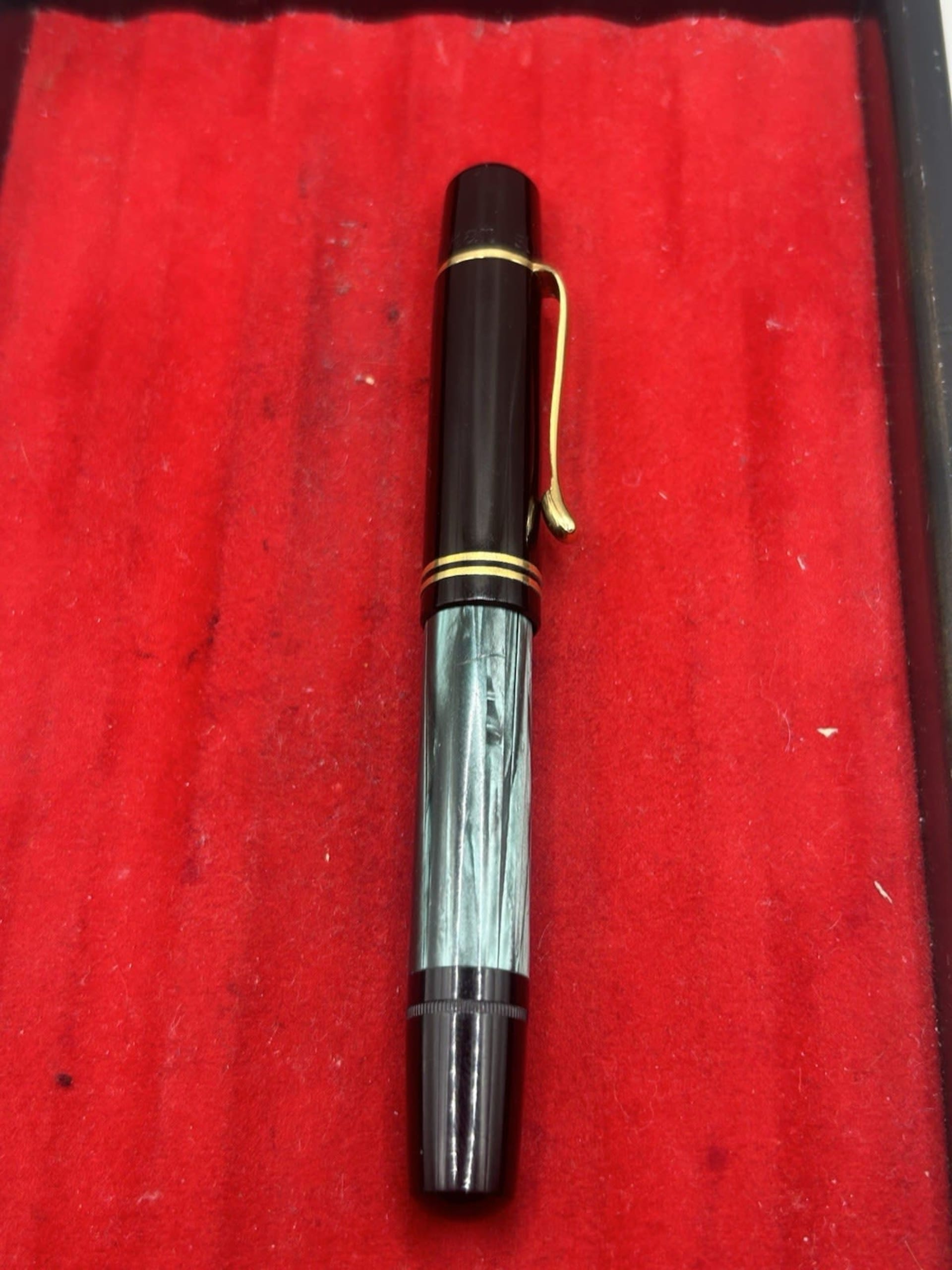Vintage Pelikan 100N Fountain Pen In Green Marble Semi Flexible NIB 14Ct