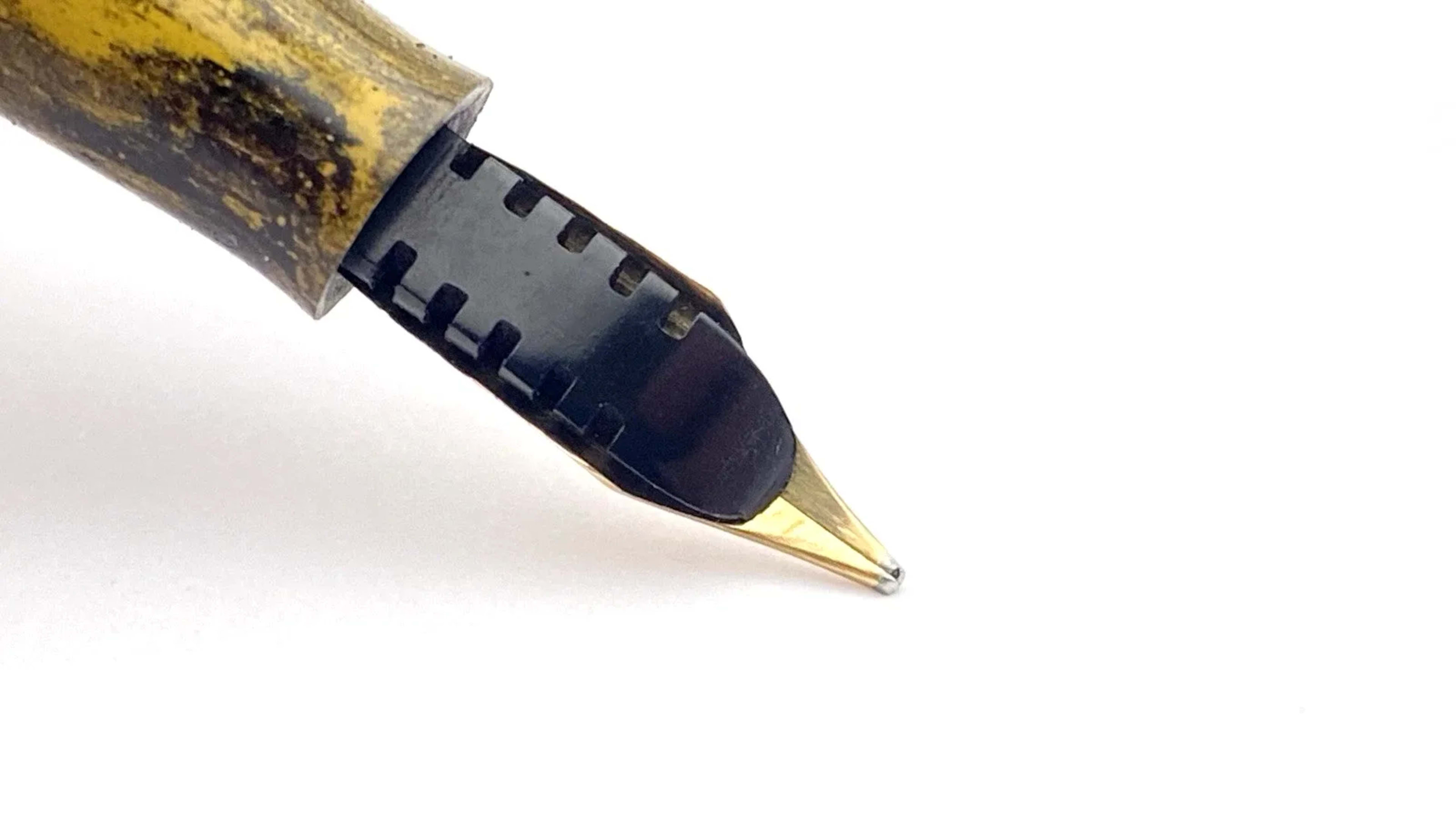 Vintage Paramount Fountain Pen In Yellow Mottled 14K Gold Medium NIB England