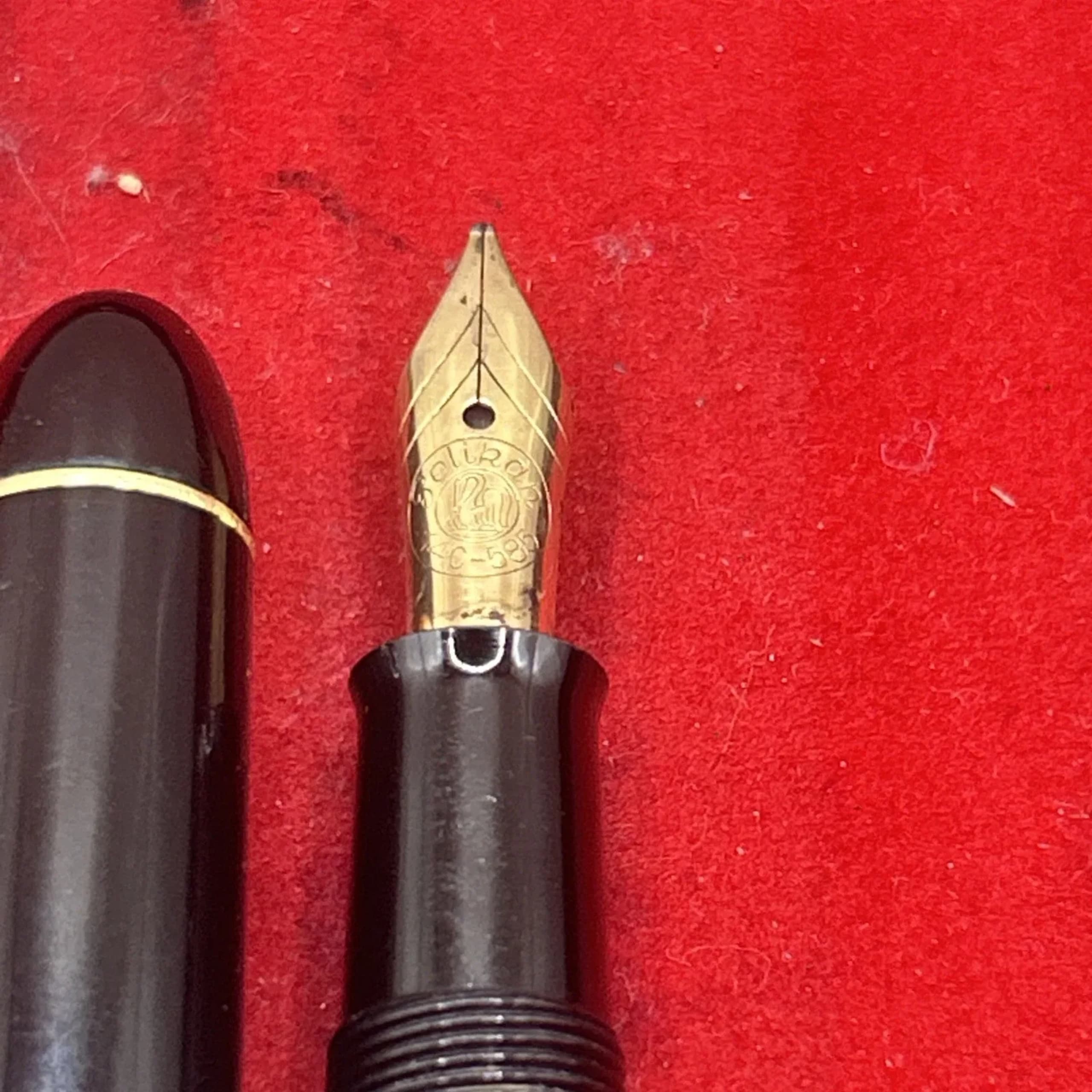 Pelikan 140 Fountain Pen 14C Gold Broad NIB With Sticker