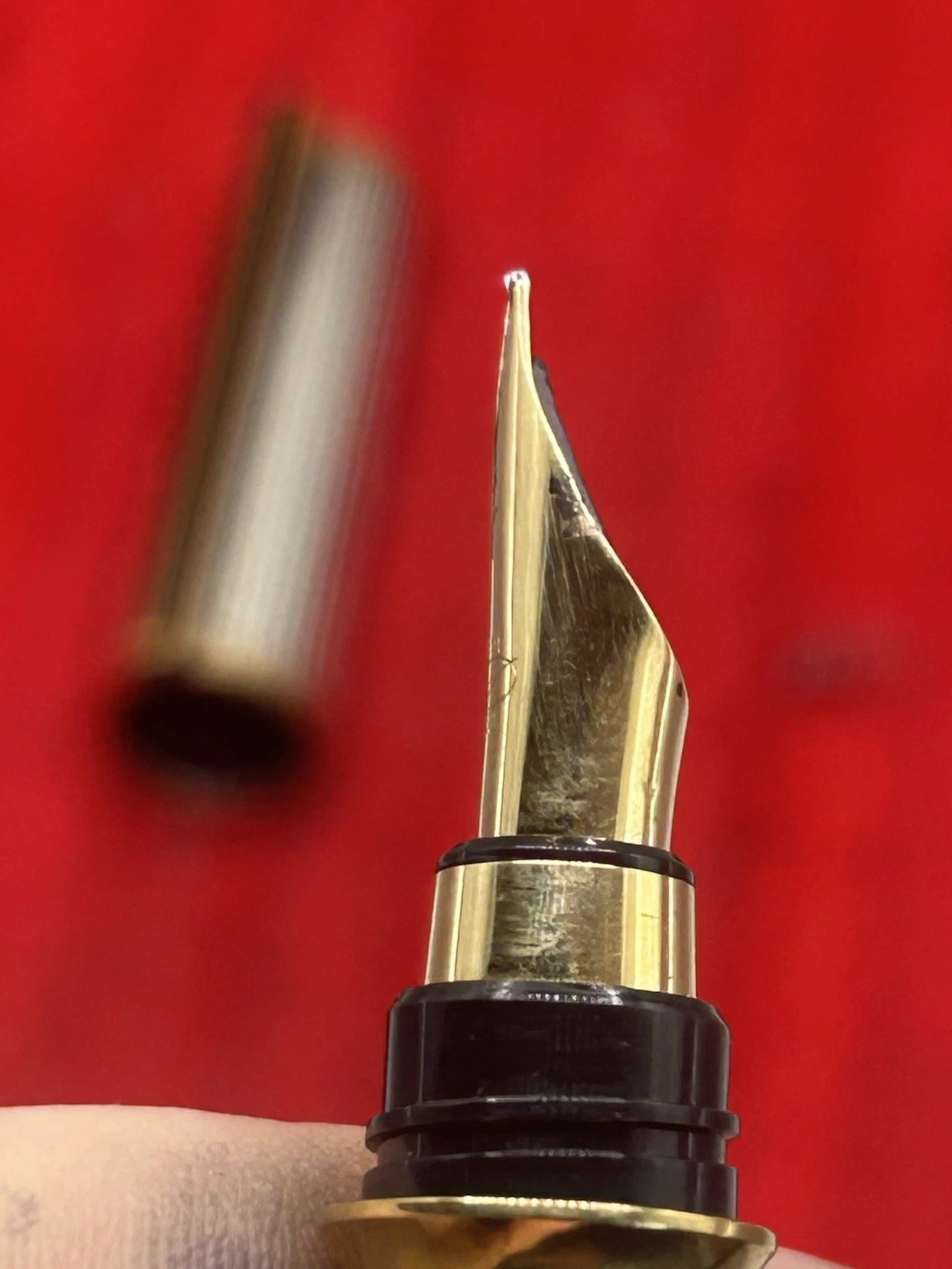 S.T. Dupont Montparnasse Fountain Pen Silver Plated And Gold 18K Nib