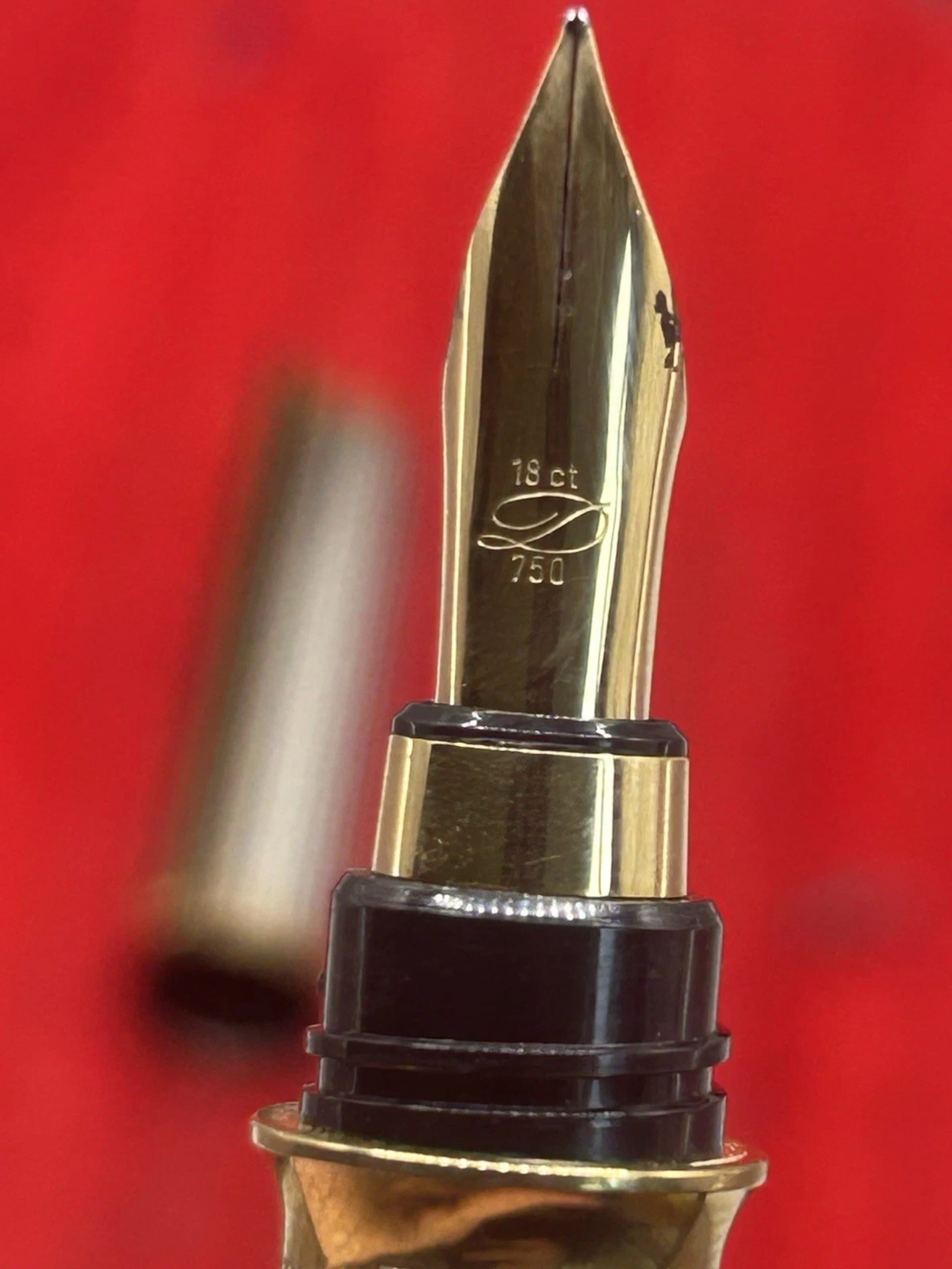 S.T. Dupont Montparnasse Fountain Pen Silver Plated And Gold 18K Nib