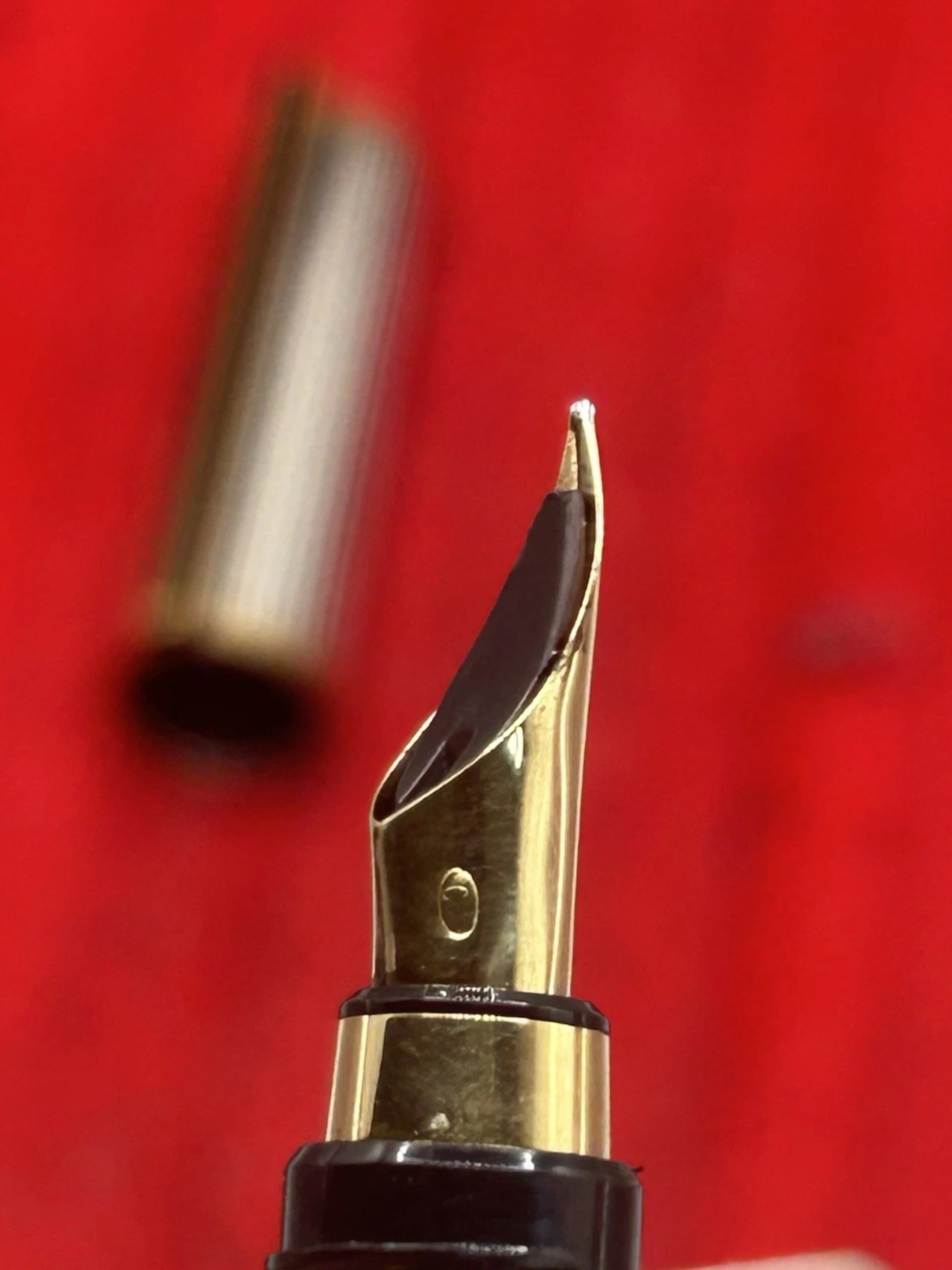 S.T. Dupont Montparnasse Fountain Pen Silver Plated And Gold 18K Nib