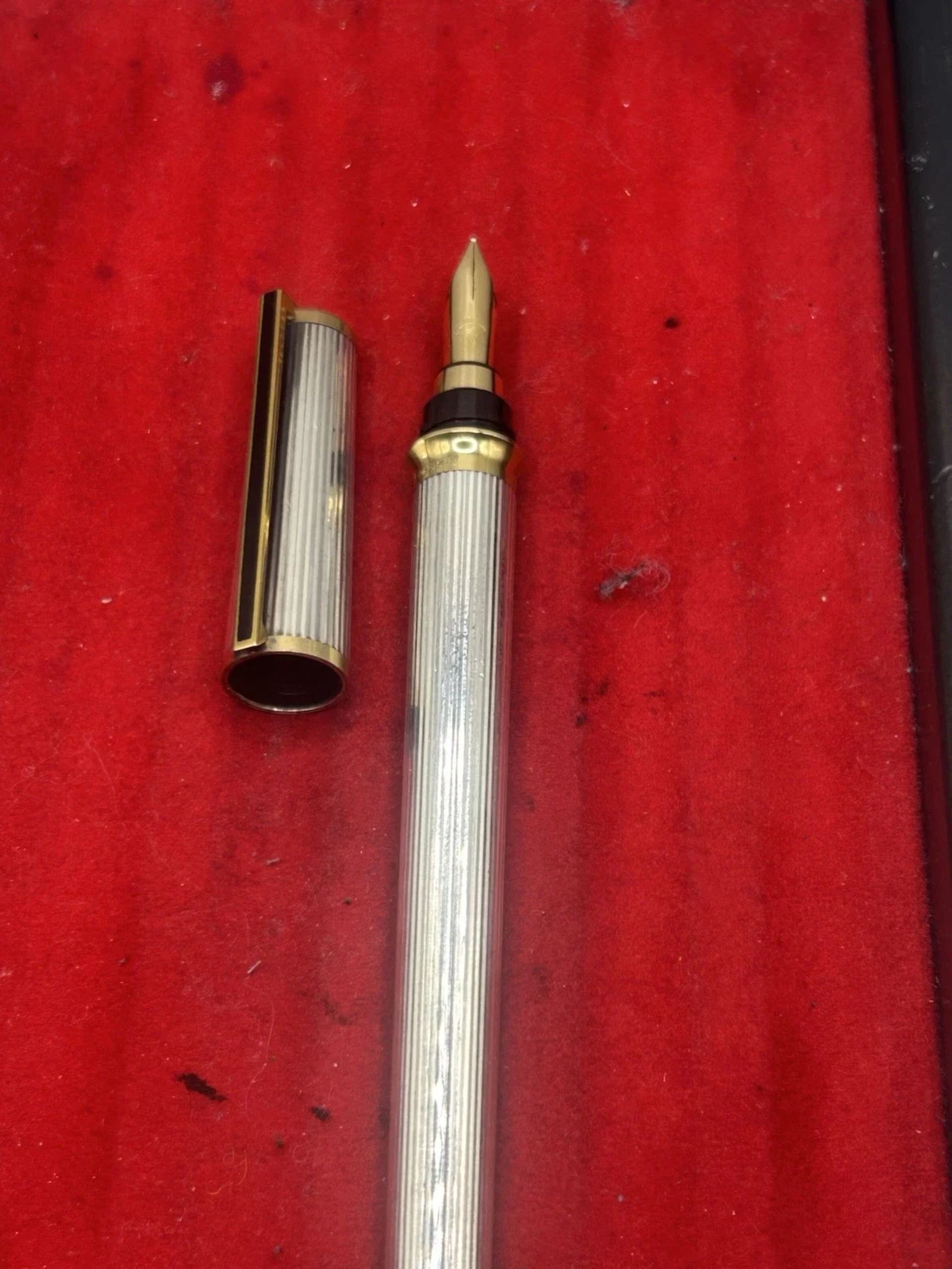 S.T. Dupont Montparnasse Fountain Pen Silver Plated And Gold 18K Nib